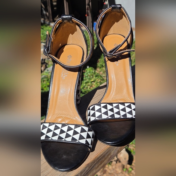 Patrizia By Spring Step Gorgeous B&W Block Heels Sz39/8.5 - Picture 2 of 9